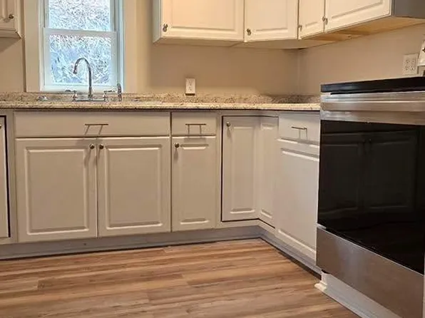 280 Main St APT 1, Littleton, NH 03561