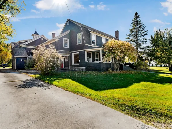 30 Pleasant Street, Colebrook, NH 03576