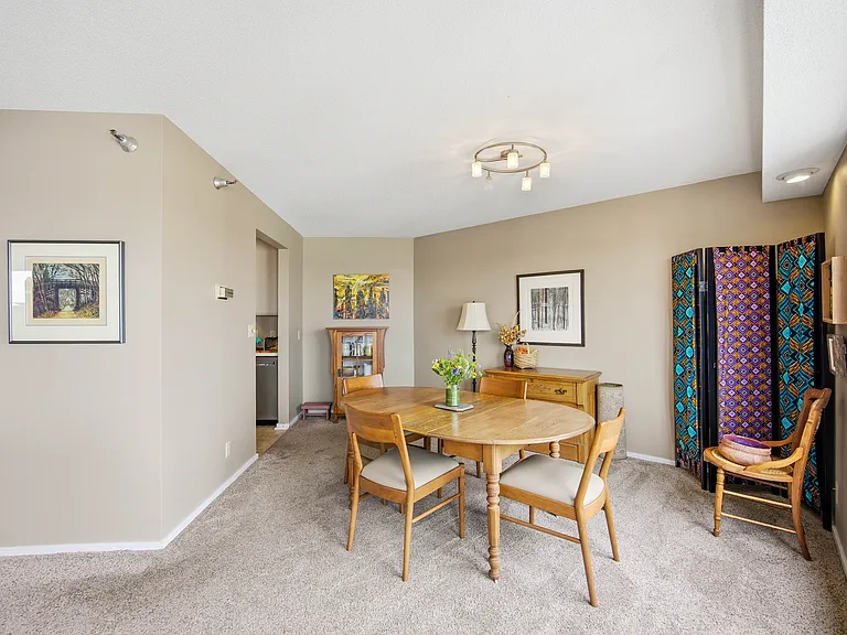 300 Walnut St #2008 — Photo 14