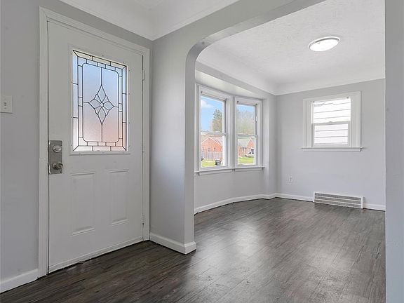 4th image of 12030 Winthrop St