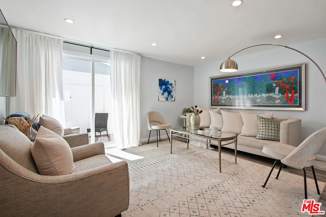 2 bed, 1.0 bath, $3,000 — Photo 4
