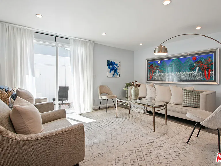 6438 Rhea Ave — Photo 4