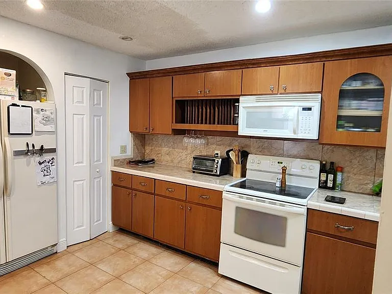 9862 NW 1st Ct — Photo 4