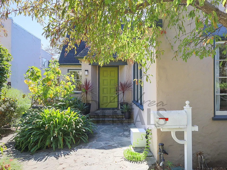 1842 Thousand Oaks Blvd