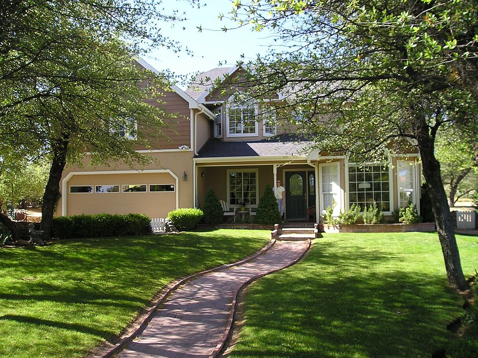 North Side of 2305 W. Live Oak Dr.