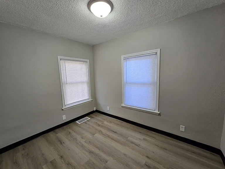 1125 N Barclay St — Photo 11