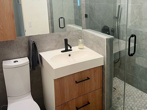 5th image of 360 W Wellington Ave APT 13D