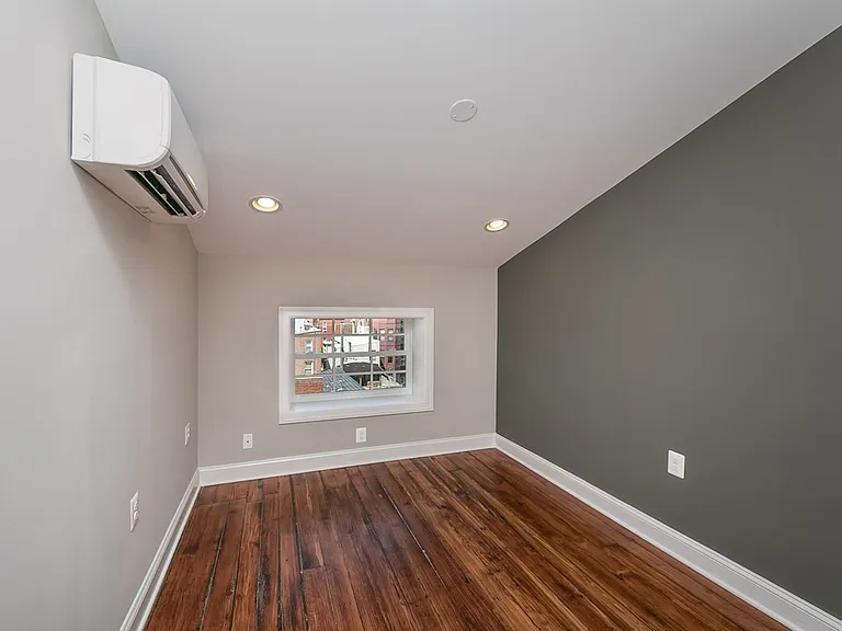 814 Cathedral St — Photo 18