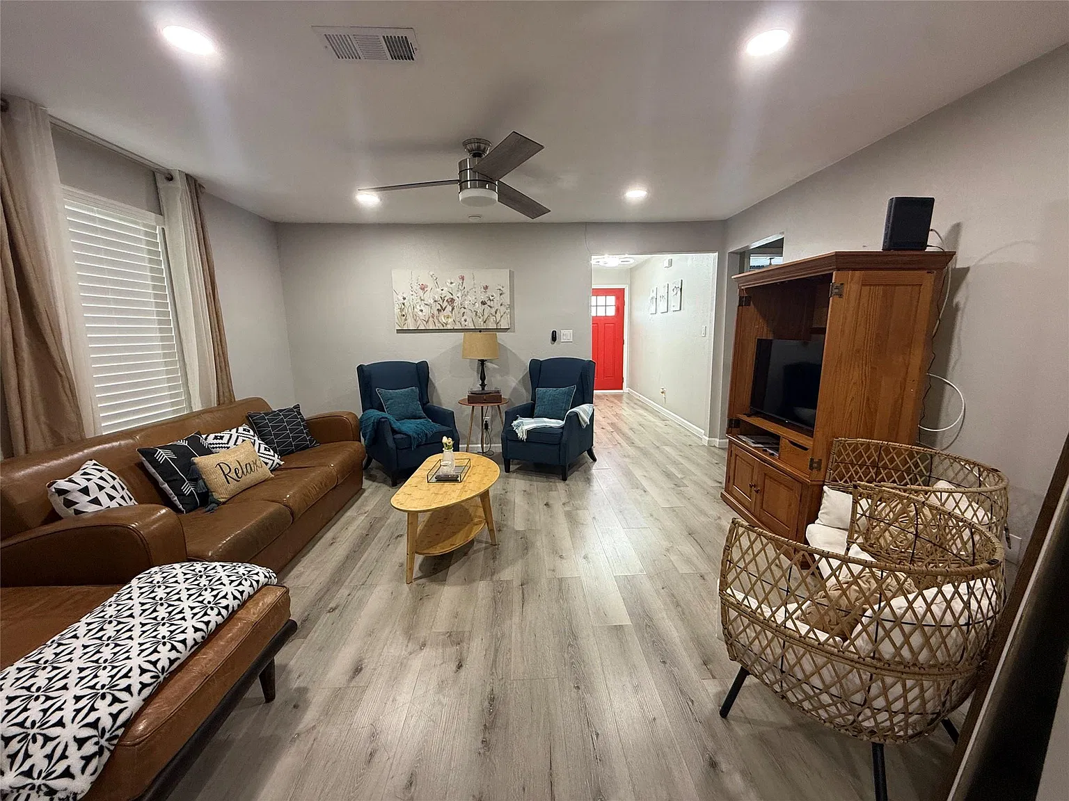 4 bed, 2.5 bath, 1722 sqft, $2,500 — Photo 3