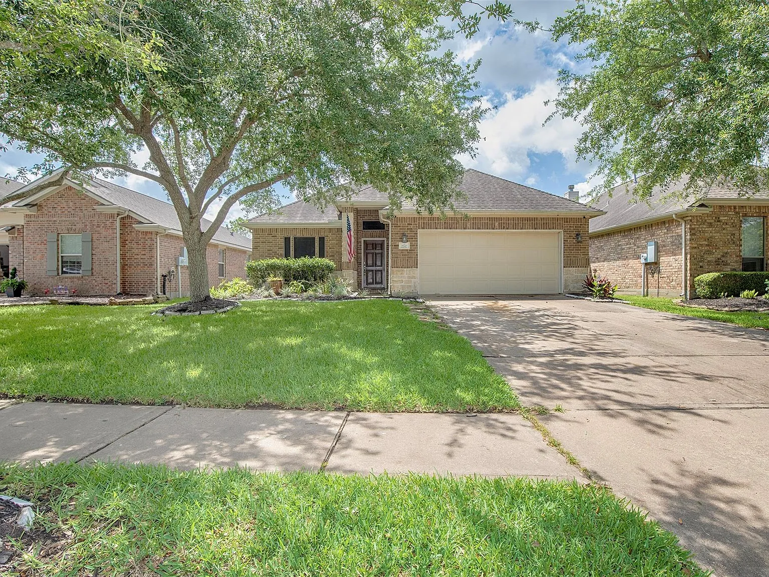 3 bed, 2.0 bath, 1988 sqft, $2,500 — Photo 2