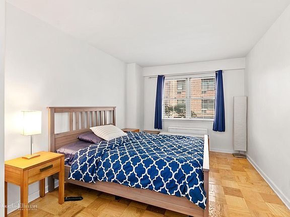 3rd image of 211 E 53rd St APT 3A