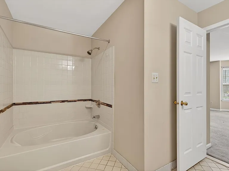 4202 Waltham Ct — Photo 5