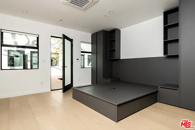 1325 Cabrillo Ave #4 — Photo 8