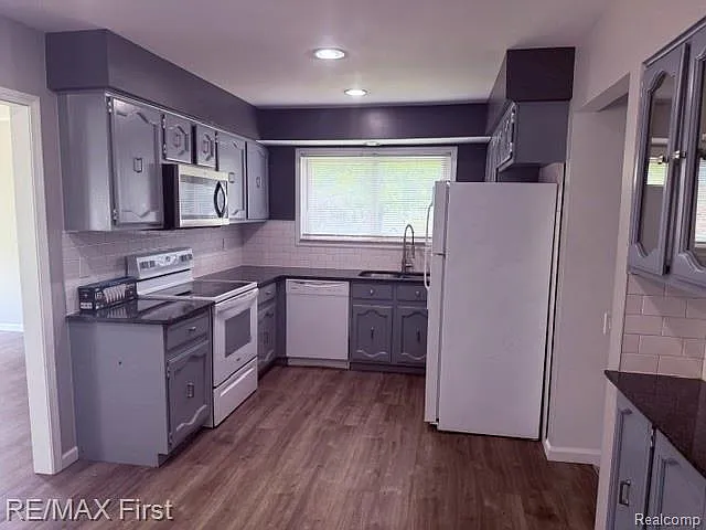 15012 Congress Dr — Photo 7