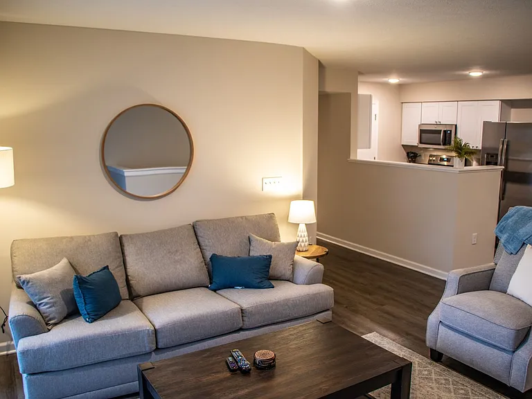 Latham Apartments — Photo 34