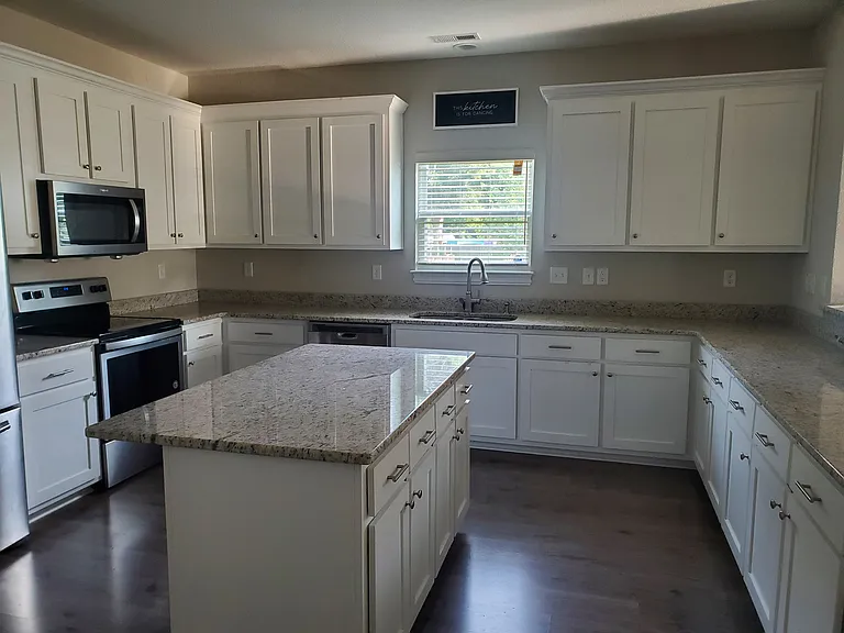 1231 Stewart St — Photo 7