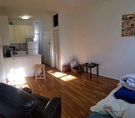 Rented by Metropolitan Realty | media 8