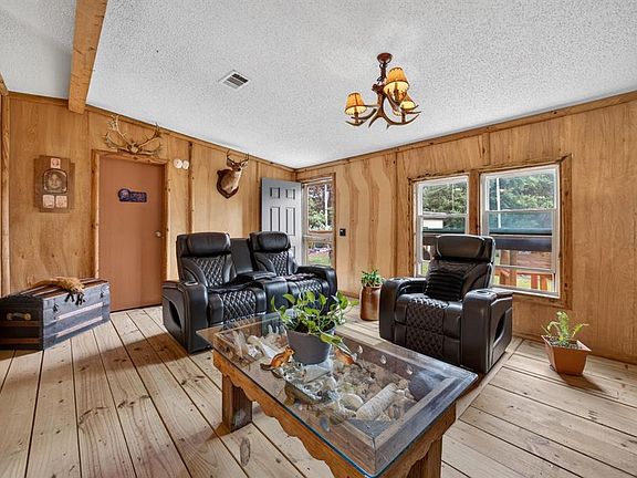 4th image of 15840 Bermuda St