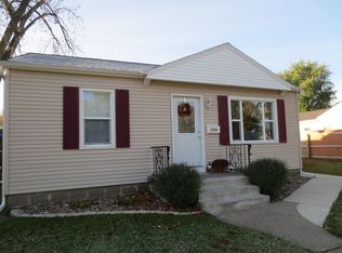 2209 Oak St, Bettendorf, IA 52722