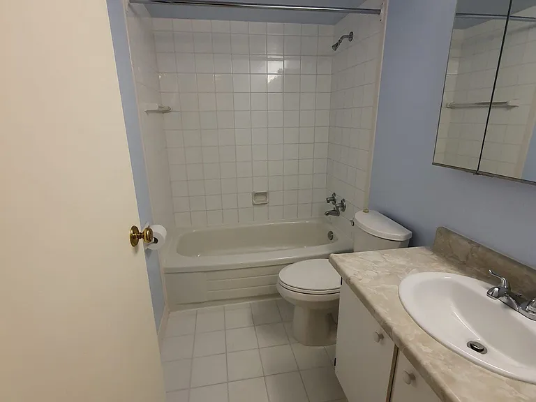 3700 Kaneff Cres #2305 — Photo 8