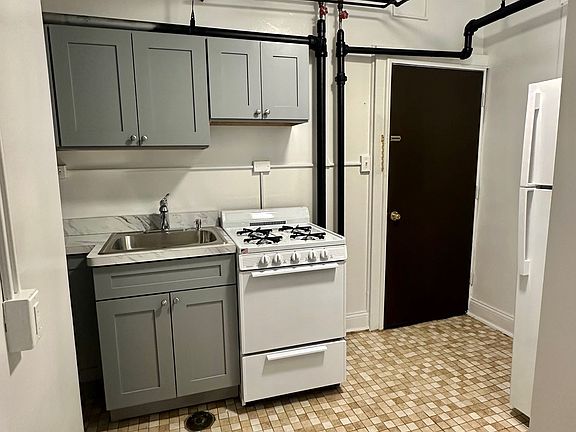 3rd image of 4432 N Seeley Ave #Bb
