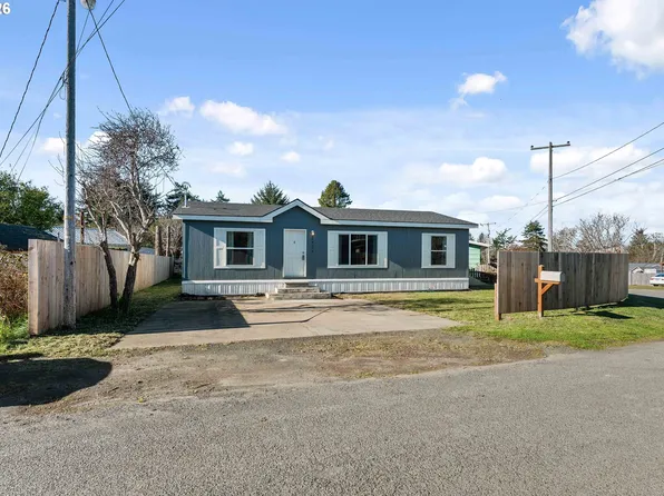 64274 Saddler Rd, Coos Bay, OR 97420