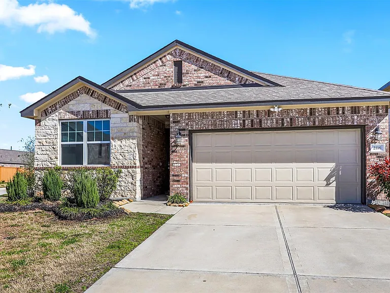 2116 Sweet Bay Dr — Photo 2