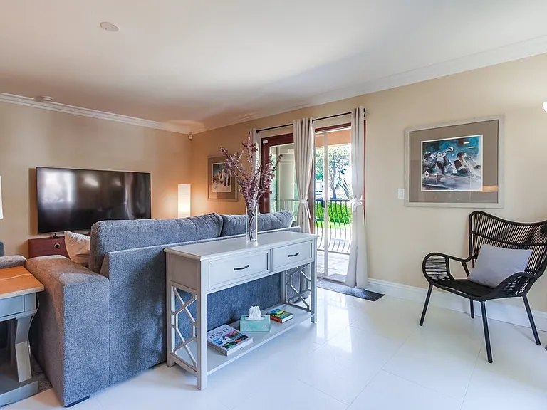 525 Marine St #1 — Photo 4