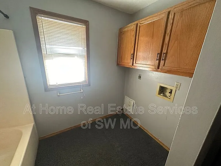 327 W Elm St #A — Photo 5