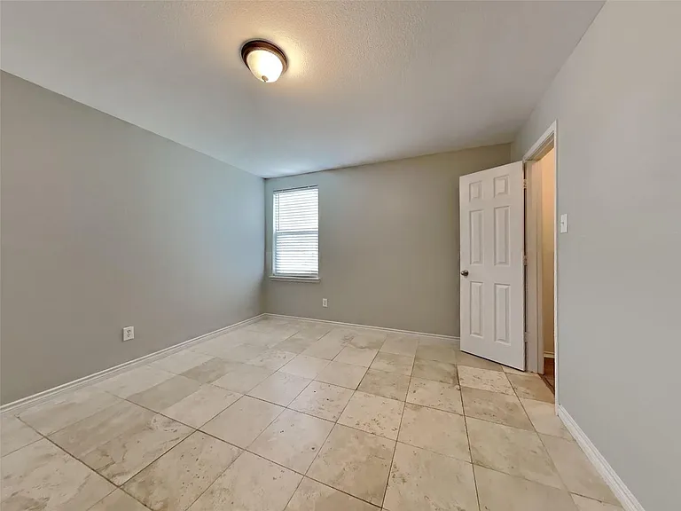 527 Laurel Ln — Photo 22