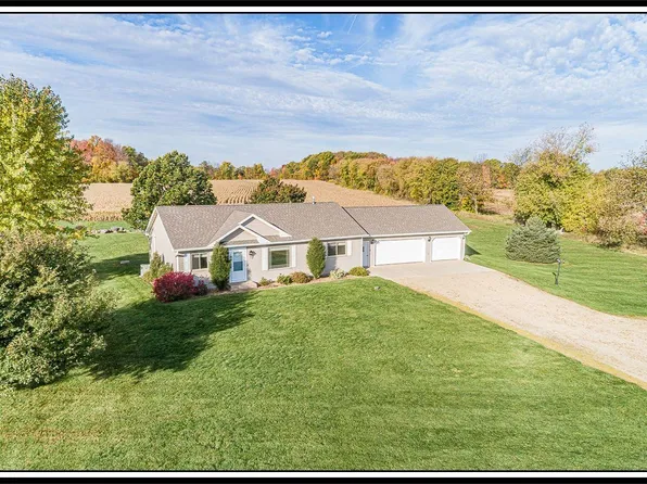 N5799 Buelow Rd, New London, WI 54961