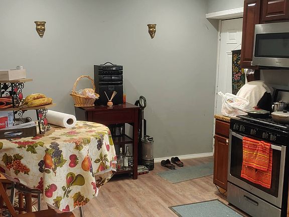4th image of 255 Myrtle Ave