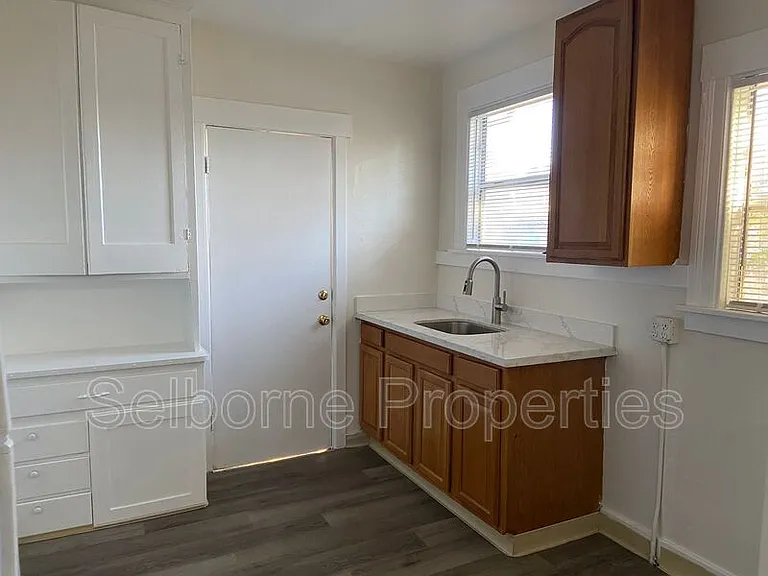 2054 Lincoln Ave — Photo 4