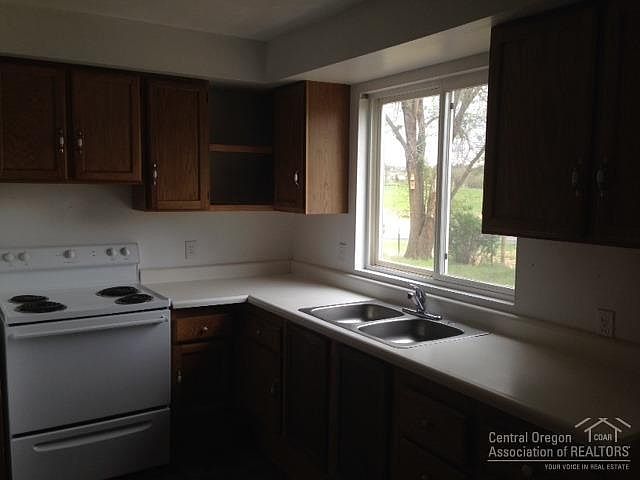 1st image of 272 NE Leo St