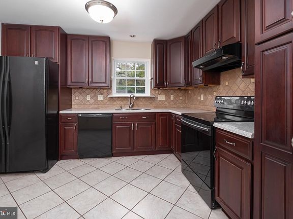 Eat-in Kitchen