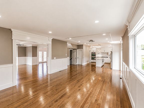4th image of 603A South St