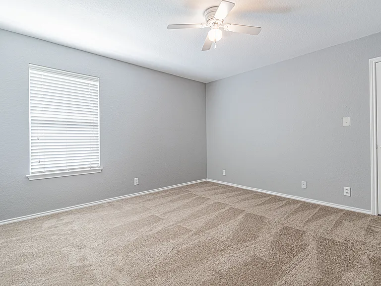 326 Diana Dr — Photo 30