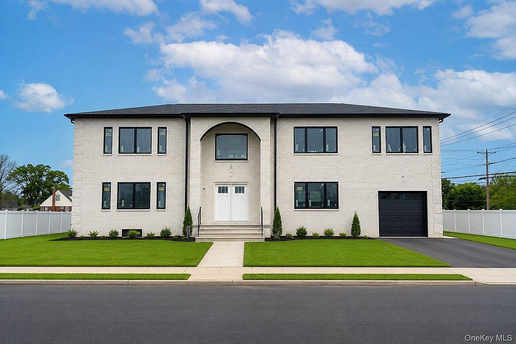 5-bedroom house for sale in Levittown