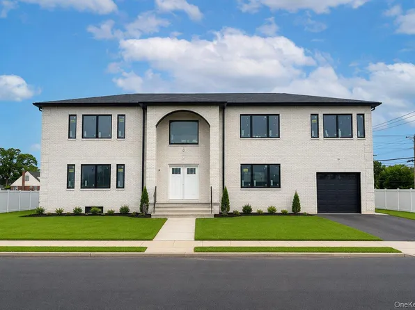 423 Holmes Street, Levittown, NY 11756