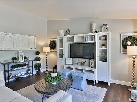 2nd image of 1020 SE Symmons Pl