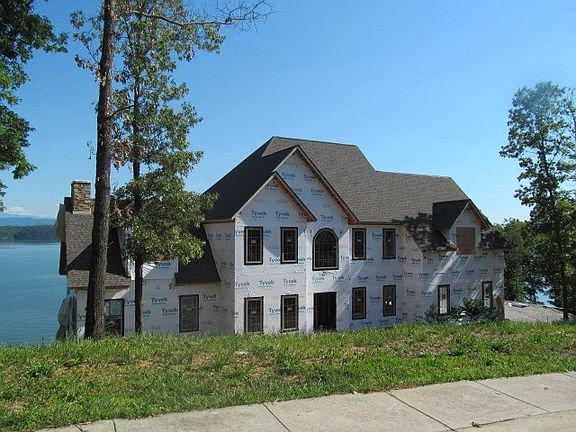3rd image of 2121 Majestic Cir