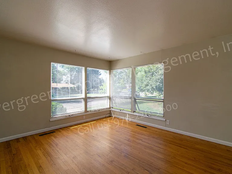 1916 Larkspur Dr — Photo 11