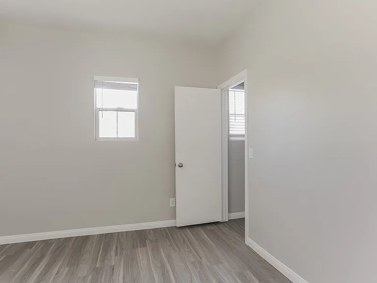10413 Sloping Hill Ave — Photo 12