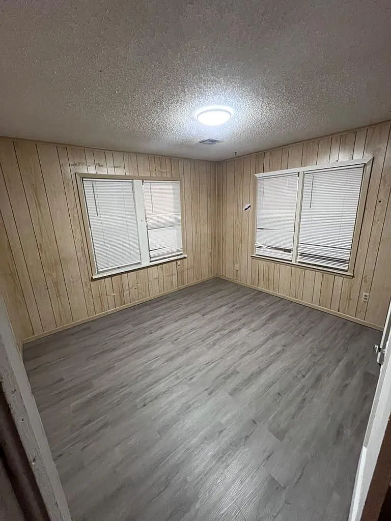 2 bed, 1200 sqft, $875 — Photo 2