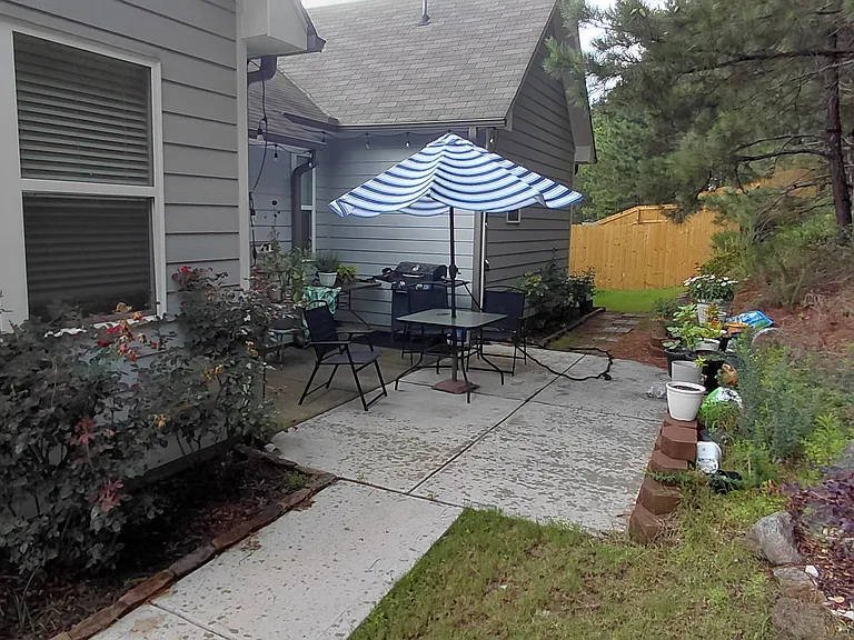 Laurelcrest Ln — Photo 16