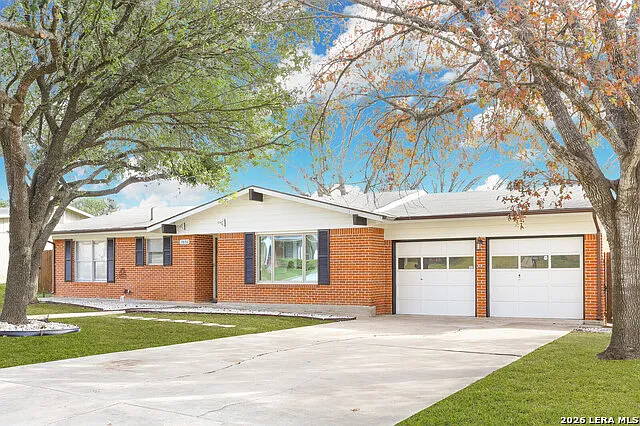 3 bed, 2.0 bath, 1321 sqft, $2,350 — Photo 1