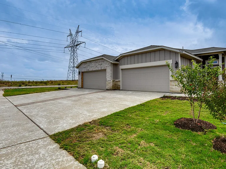 748 Wheatfield Dr — Photo 2