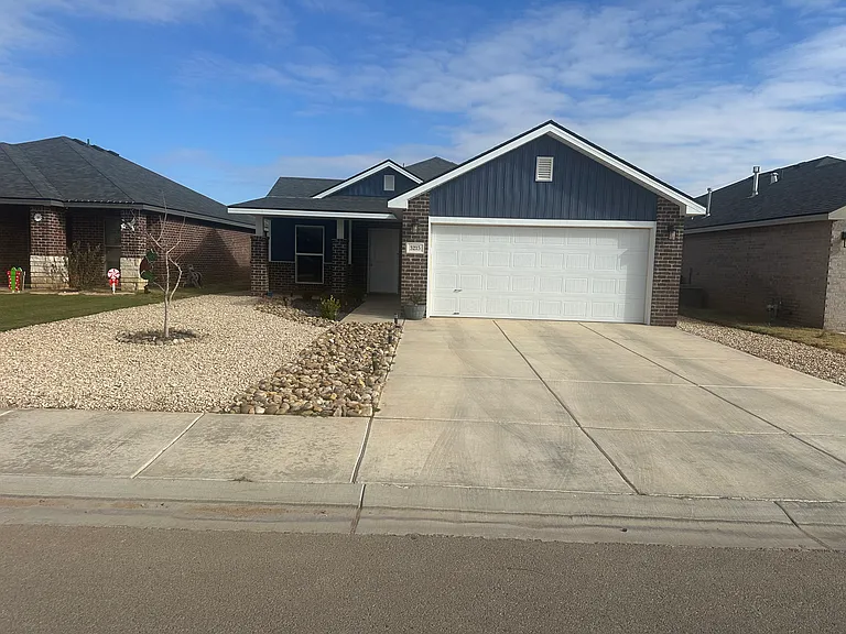 3215 Volney Ave — Photo 1