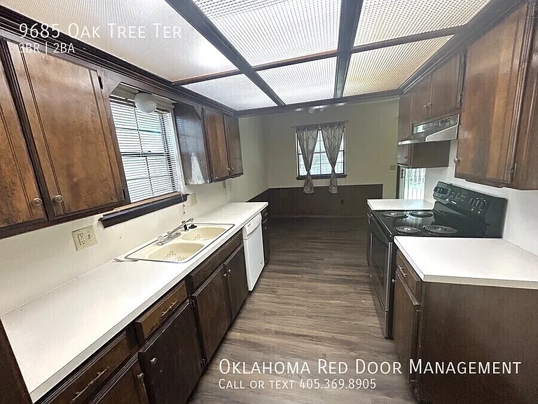9685 Oak Tree Ter — Photo 4