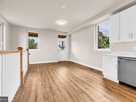 4th image of 1129 Monroe Cir Unit B